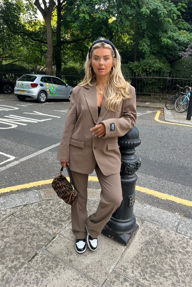 Taupe 2025 blazer outfit